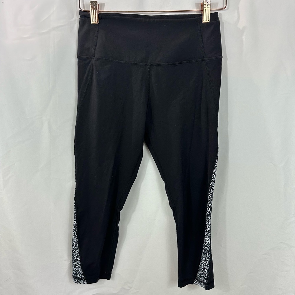 Lululemon black capris with side pattern size M